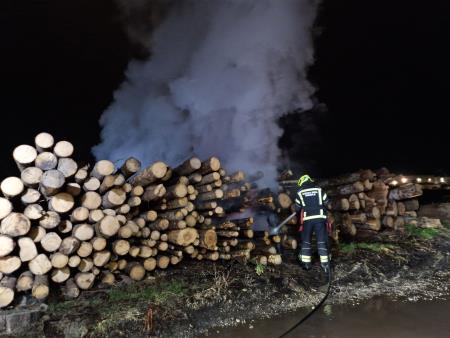 3 Požar hlodovine ob Taborski 3.12.2024